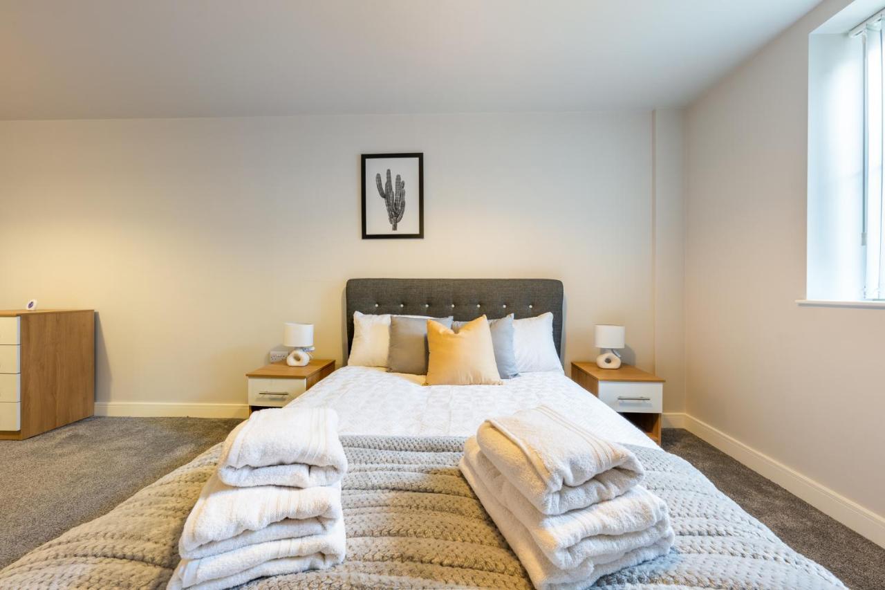 Lovely 4-Sleeper Apartment In Central Slough With Free Parking Екстер'єр фото