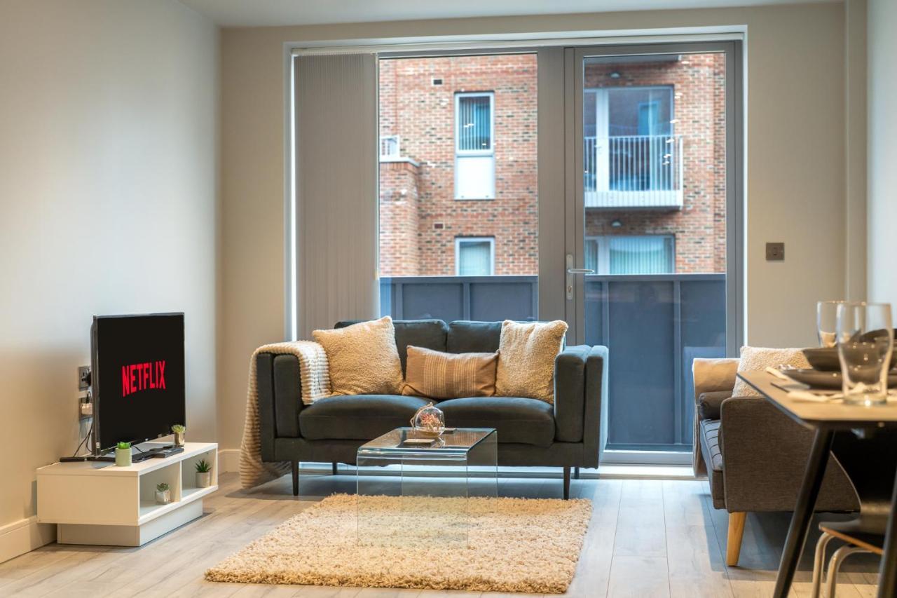 Lovely 4-Sleeper Apartment In Central Slough With Free Parking Екстер'єр фото