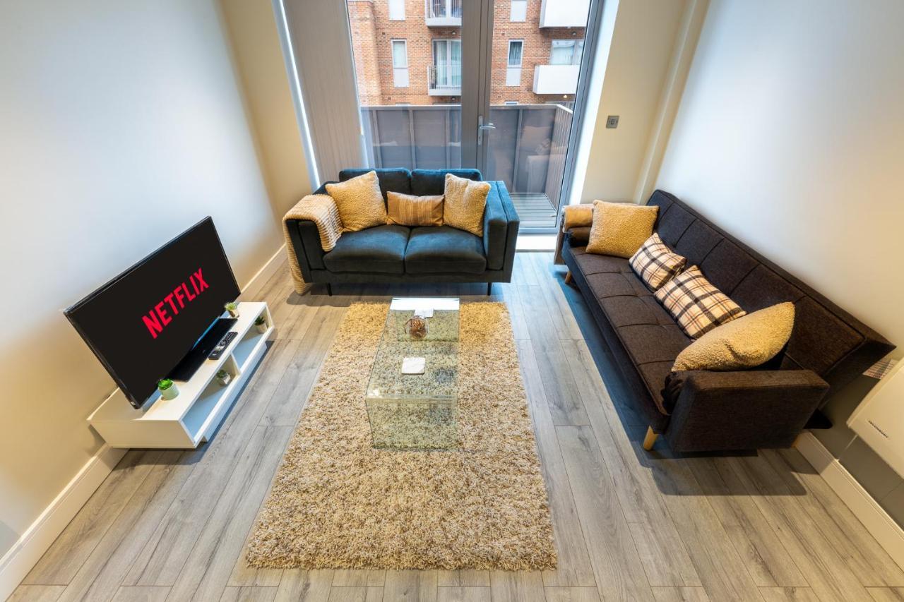Lovely 4-Sleeper Apartment In Central Slough With Free Parking Екстер'єр фото