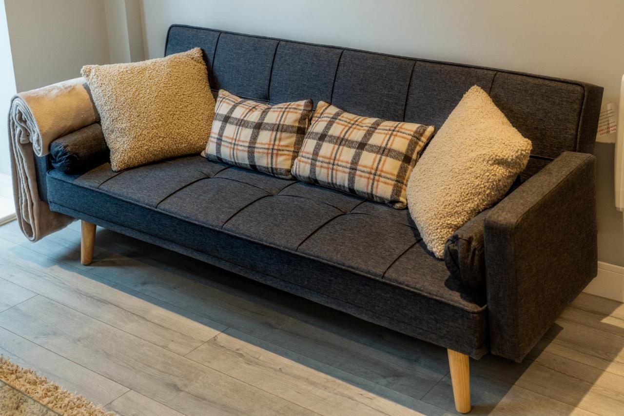 Lovely 4-Sleeper Apartment In Central Slough With Free Parking Екстер'єр фото