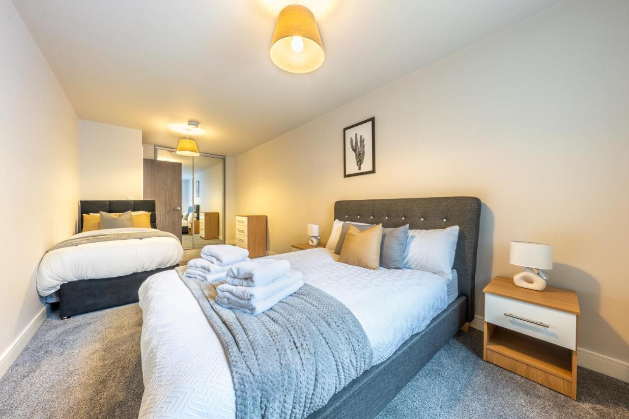 Lovely 4-Sleeper Apartment In Central Slough With Free Parking Екстер'єр фото