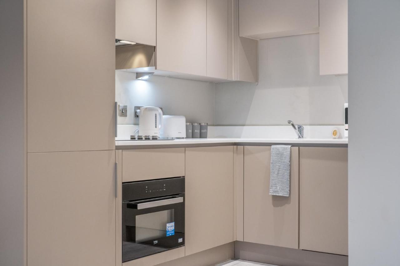 Lovely 4-Sleeper Apartment In Central Slough With Free Parking Екстер'єр фото