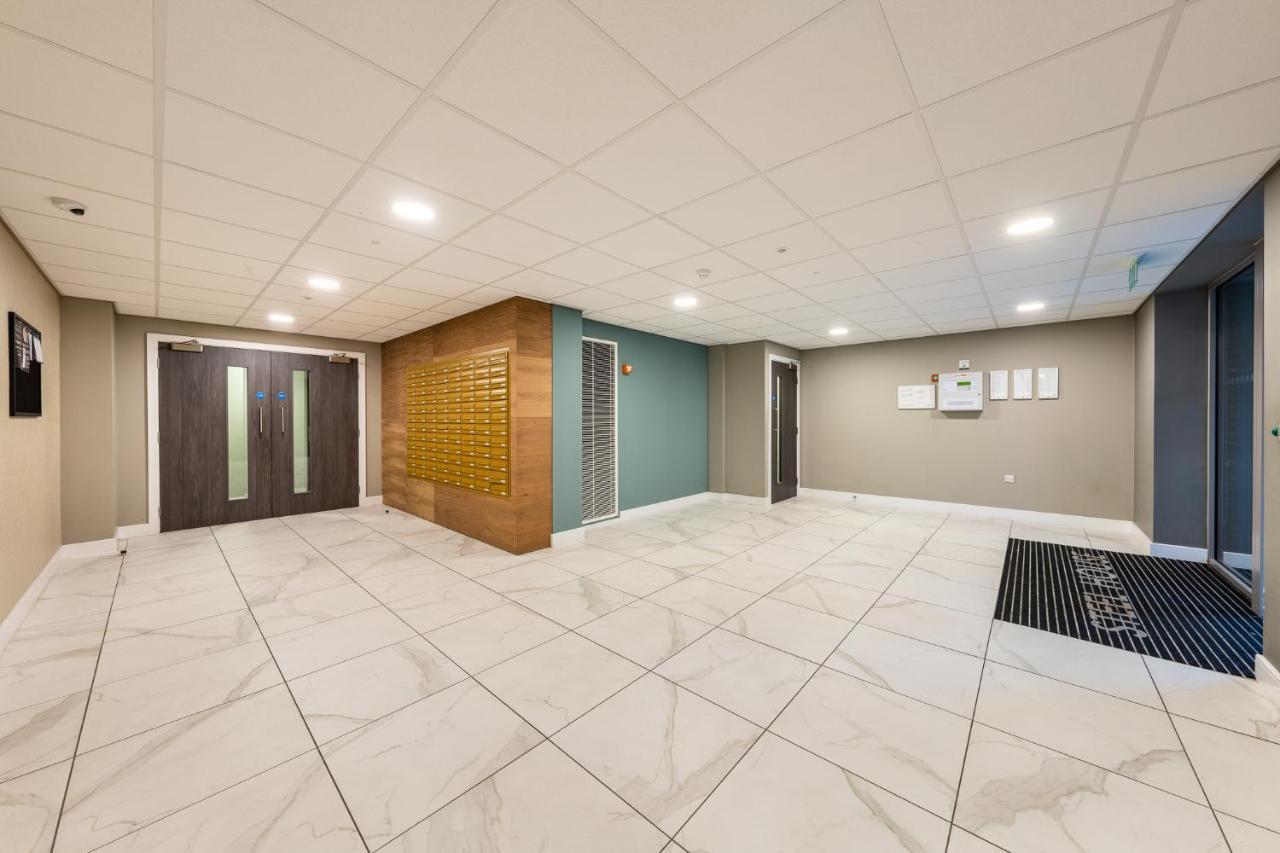 Lovely 4-Sleeper Apartment In Central Slough With Free Parking Екстер'єр фото